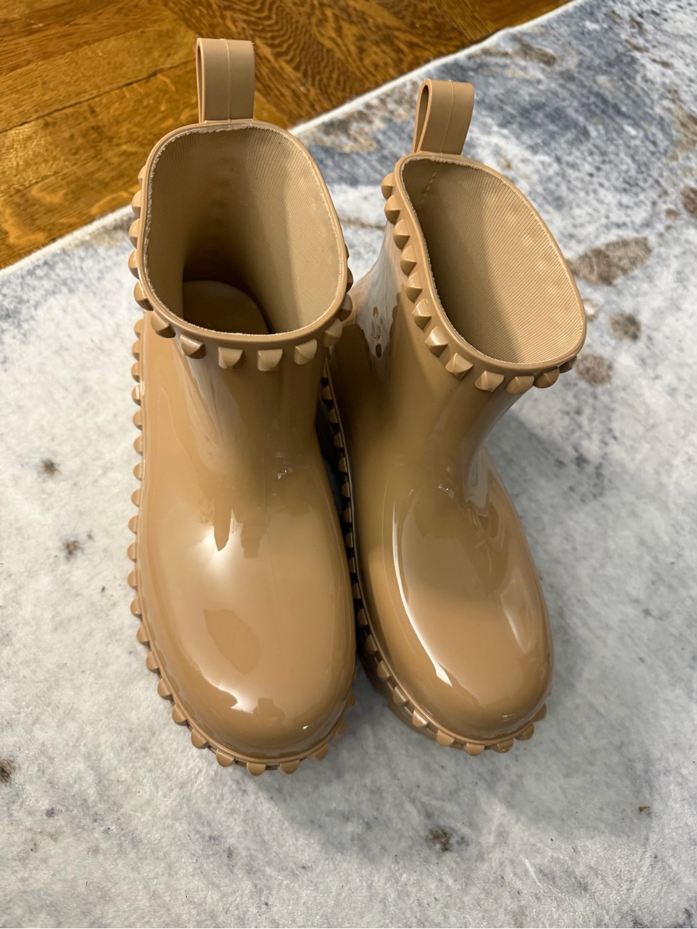 Women’s Glossy Tan Rain Ankle Boots with Studded Trim NEW Made In Italy
